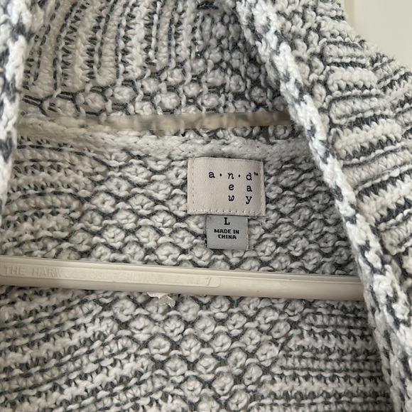 Cardigan - Picture 5 of 7